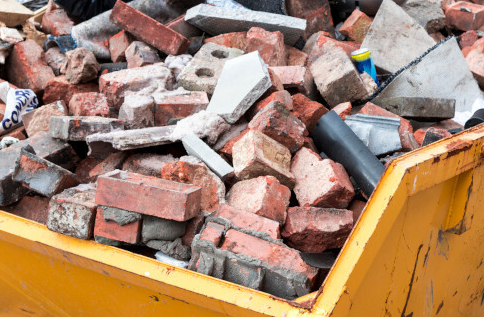 Obowiązek segregowania śmieci budowlanych i rozbiórkowych pod znakiem zapytania